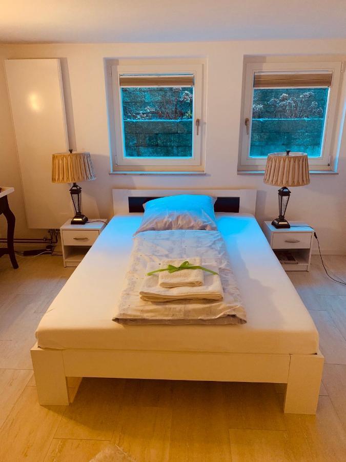 Souterrain Zimmer Mit Separatem Eingang Und Bad 뒤셀도르프 외부 사진