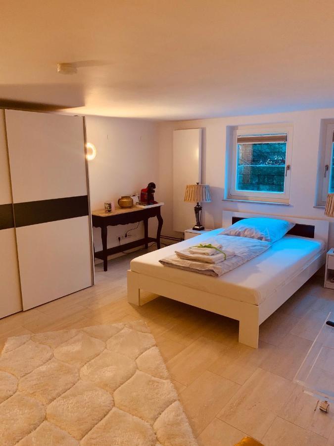 Souterrain Zimmer Mit Separatem Eingang Und Bad 뒤셀도르프 외부 사진