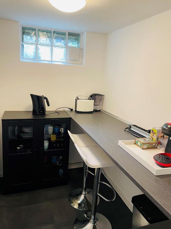 Souterrain Zimmer Mit Separatem Eingang Und Bad 뒤셀도르프 외부 사진