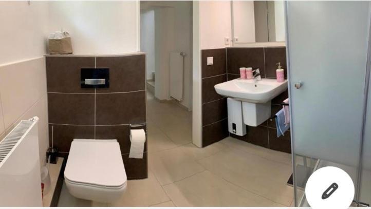 Souterrain Zimmer Mit Separatem Eingang Und Bad 뒤셀도르프 외부 사진